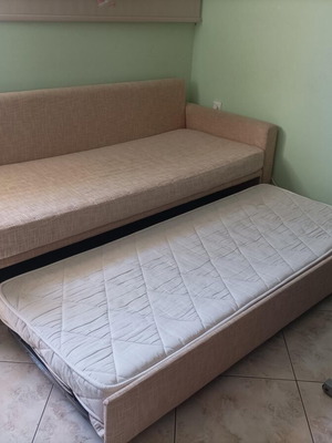 Sofa bed 3-seater like new with two mattresses and decorative pillows