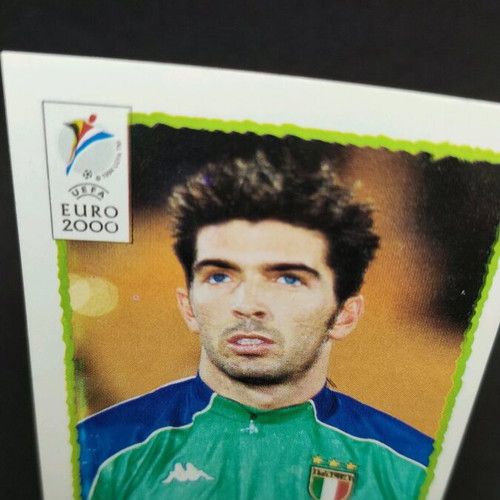 Gianluigi Buffon Italy 2000 sticker like new, collectible