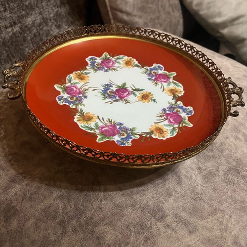Vintage porcelain fruit bowl with bronze base and handles like new