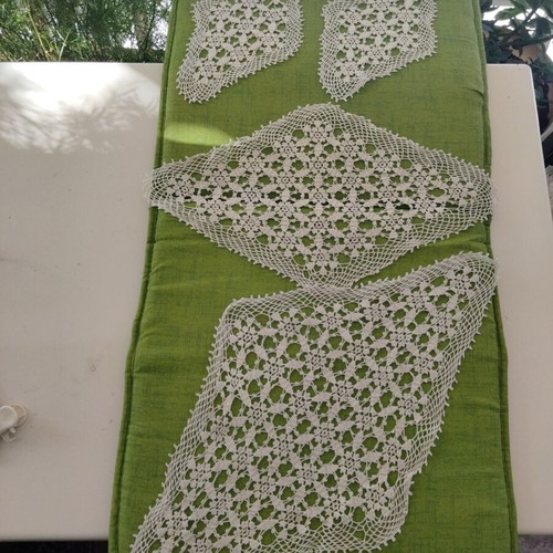 Vintage crochet doily set like new, 4 pieces diamond shape