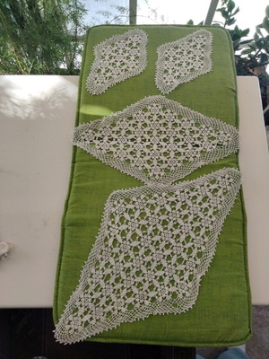 Vintage crochet doily set like new, 4 pieces diamond shape
