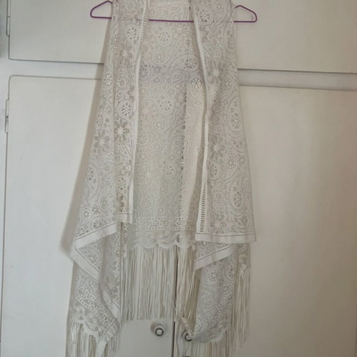 White sleeveless lace kimono Pink Woman like new with fringes