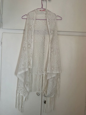 White sleeveless lace kimono Pink Woman like new with fringes
