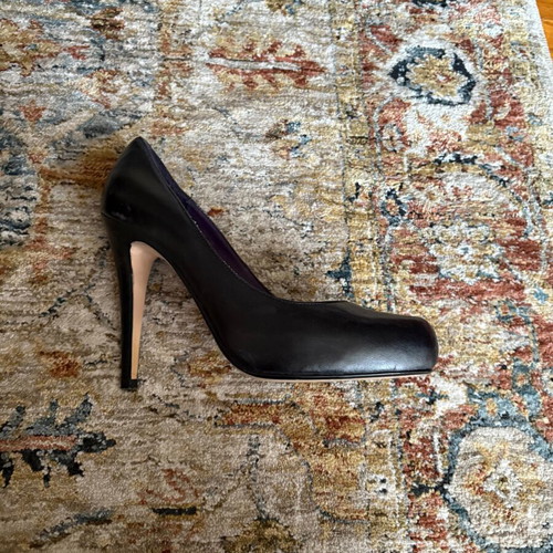 Lila Verne black high-heeled shoes like new, size 39