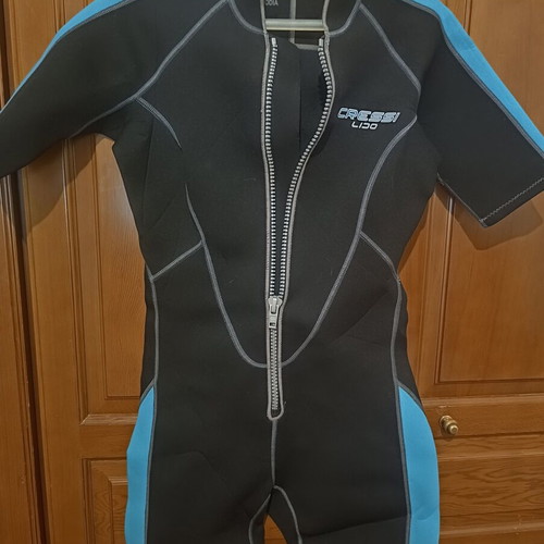 Cressi 2mm swimming suit like new