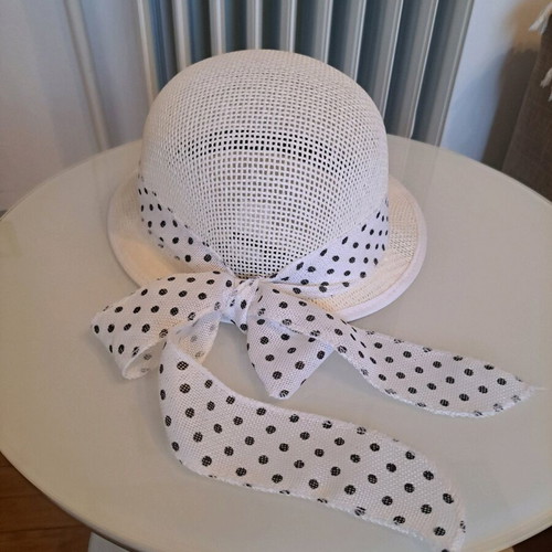 Hat like new, size 55