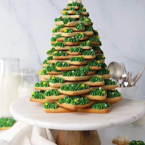 Wilton plastic star cookie cutters set for tree creation