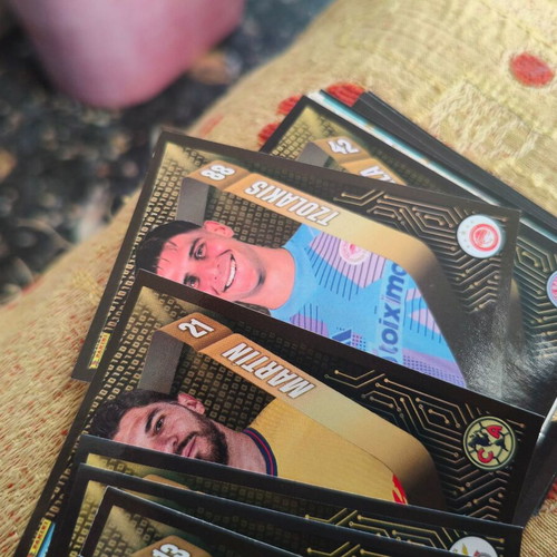 Panini FIFA 365 Golden Team stickers like new, pack of 35