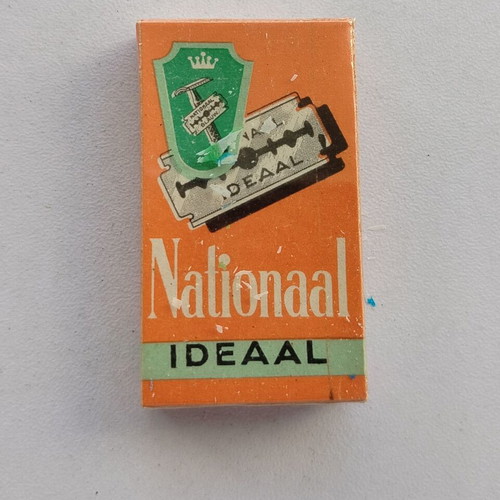 Box with 10 used sealed NATIONAAL IDEAAL razor blade packs