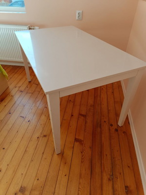 Dining table made of technical stone like new, luxurious