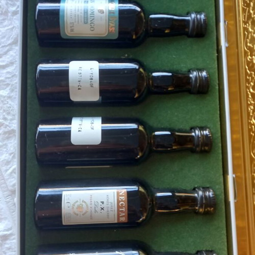 Spanish Sherry Miniatures Set new, metal box with 6 bottles 5cl