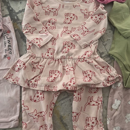 Baby clothing lot size 80/12 months like new