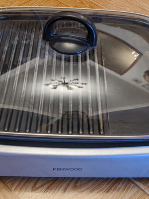 Kenwood electric grill with glass lid used, double cooking surface