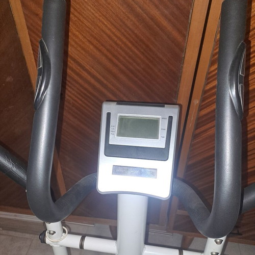 Elliptical fitness machine like new with magnetic resistance