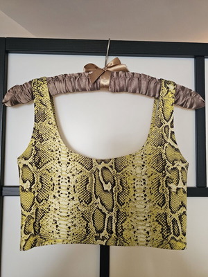 Missguided cropped top με snakeskin print σαν καινούργιο, κίτρινο και μαύρο