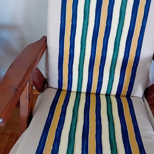 Dining set with 4 chairs and cushions like new, extendable wooden table