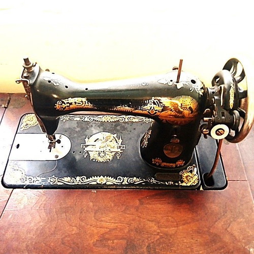 Singer sewing machine early 1900s with original cast iron base