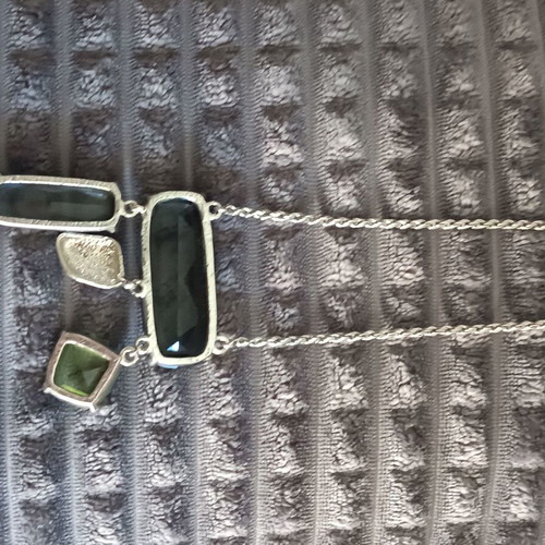 Benetton necklace like new, green