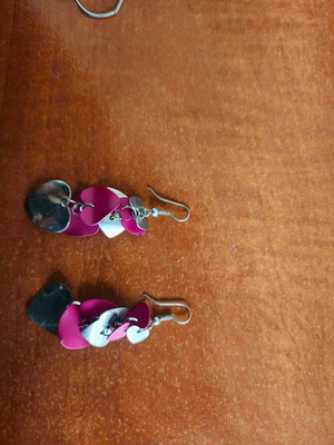 Dangle earrings with silver and pink hearts like new
