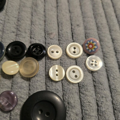 Buttons set like new, individual and in various colors