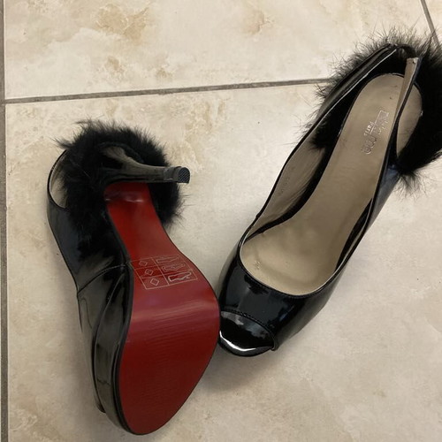 Nikki Me patent leather shoe like new, black size 38 with fur