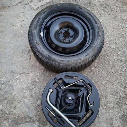 Fiat Grande Punto emergency spare tire with toolkit