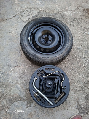 Fiat Grande Punto emergency spare tire with toolkit