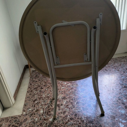 Round folding table like new, metal frame, 80cm diameter