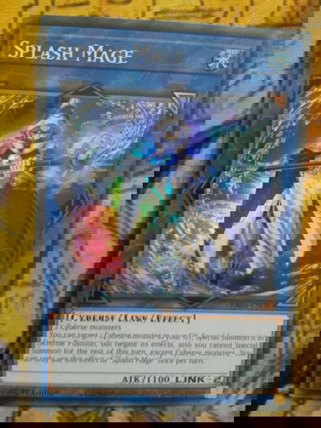 Splash Mage (Super Rare, Yugioh)