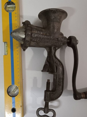 Χειροκίνητη μηχανή αλέσεως κιμά μεταχειρισμένη, αμερικανικής κατασκευής, αντίκα