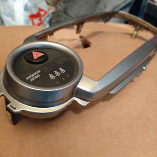 Toyota Yaris XP13 Radio CD with USB port like new, model 86120-0D640
