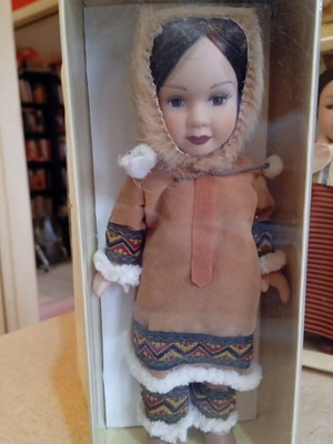 Dolls of the World like new
