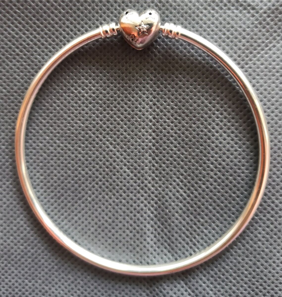 Pandora Celestial Heart Clasp Bangle… - € 53,00 - Vendora.cy