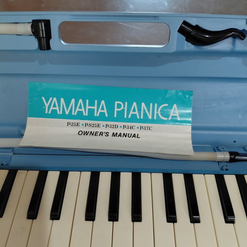 Yamaha P-32D Pianica like new with case and accessories
