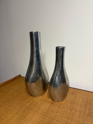 Aluminum vases like new, set of 2 pieces