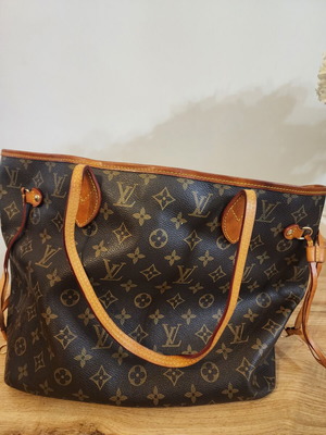 Louis Vuitton Neverfull MM crossbody bag in classic Monogram Canvas like new, brown and gold