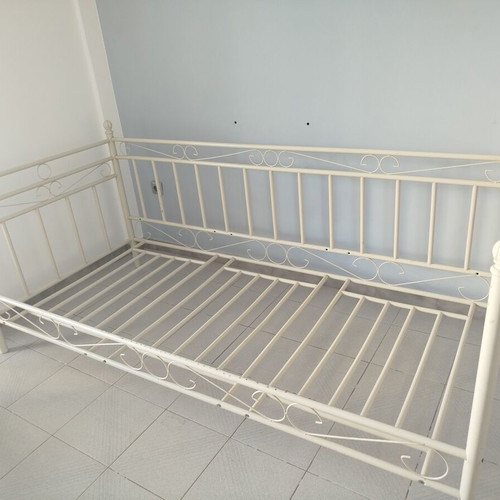 Iron bed Sato like new