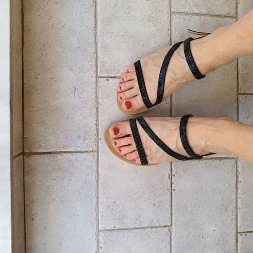 Flat sandals used with black rhinestones size 39