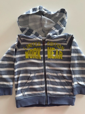 Benetton hoodie used for 2-year-old boy with zipper and hood