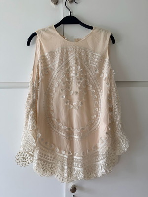 Lace top like new, white, size S, nylon and silk