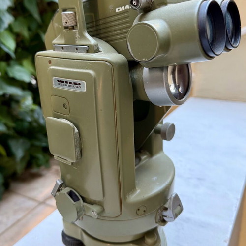 Wild T16 Theodolite used with DI4L accessory collectible
