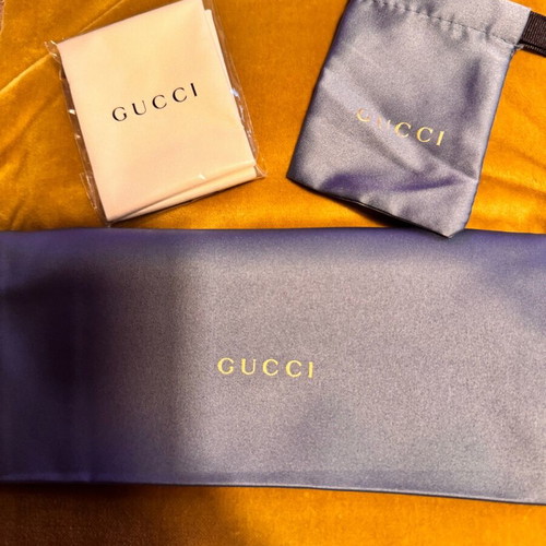 Gucci velvet glasses case like new, blue with gold logo