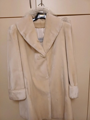 Women's plush coat like new, off-white, size XL