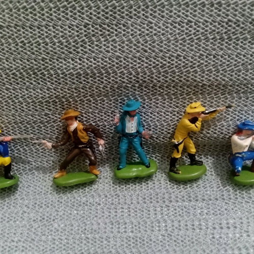 Britain's LTD Cowboy Toy Soldiers used, pack of 5 plastic figures