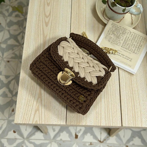Marshmallow style handbag new, brown, cotton yarn