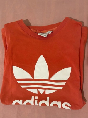 Adidas tshirt like new