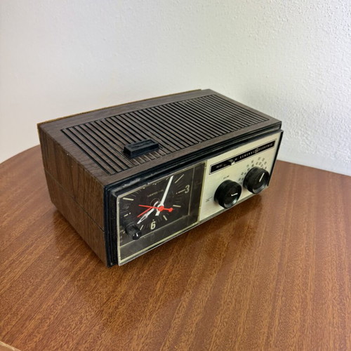 Vintage radio clock General Electric used