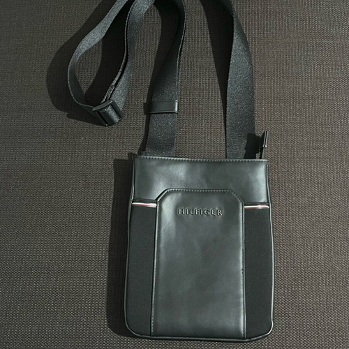 Tommy Hilfiger Th Commuter Mini Crossover like new, black