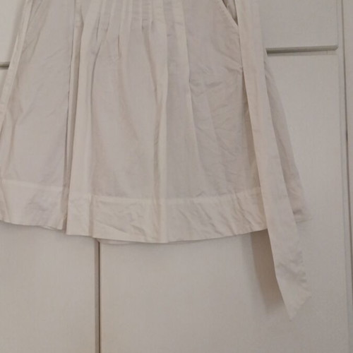 BCBG Maxazria pleated skirt like new, sugar white, size M 38 10