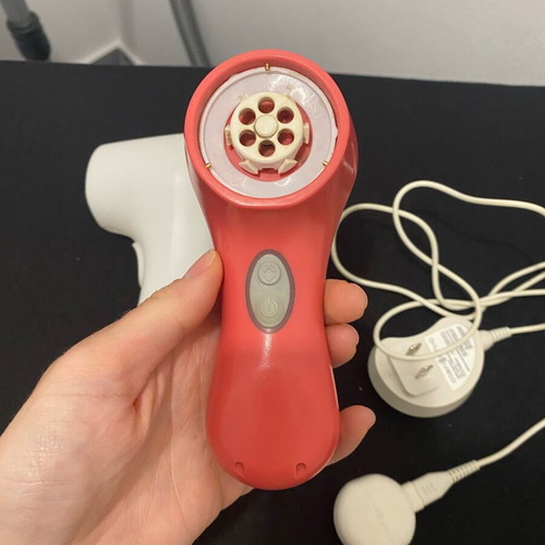 Clarisonic Mia 2 Skin Care System used with case without brush head